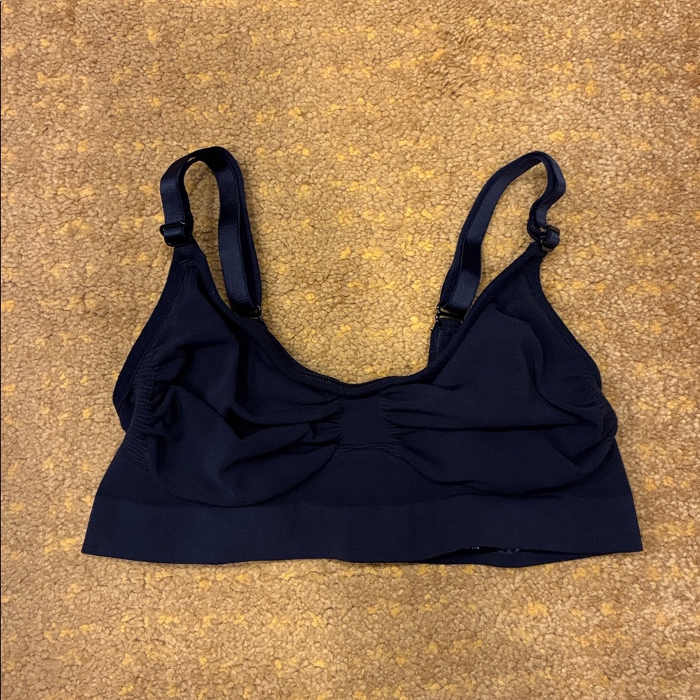 SKIMS black seamless sculpt shapewear bralette. Size:S/M
